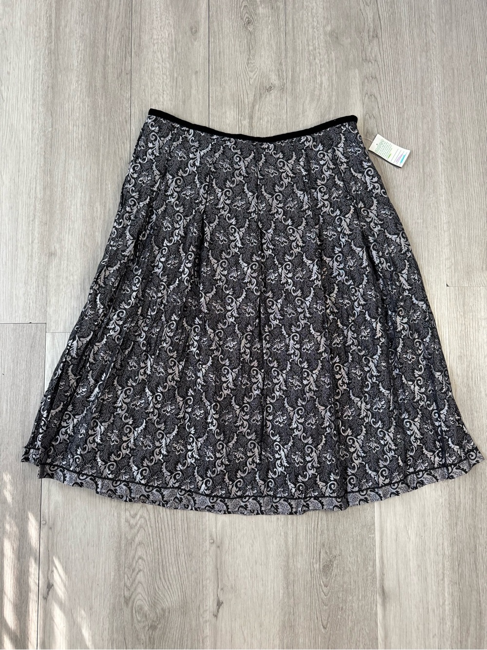 Trevan Black Silver Floral Damask Brocade A-Line Pleated Lined Zip Skirt 12 NWT.
